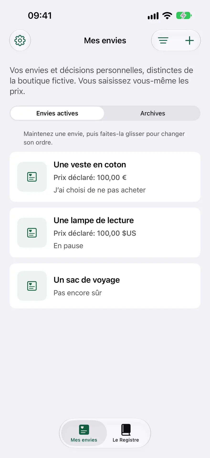 Liste d’envies dans NoBuyCart : une veste en coton, une lampe de lecture et un sac de voyage, chacun avec une décision.